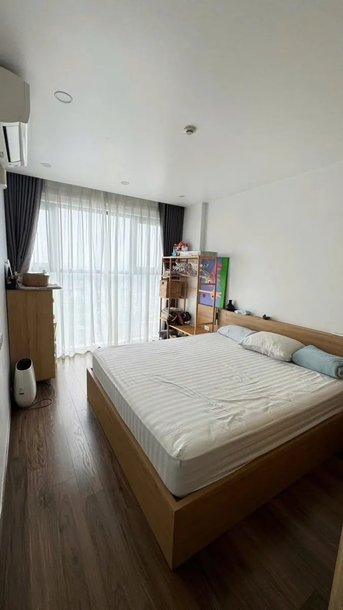 Phòng ngủ chính giường đôi căn hộ The Minato cho thuê