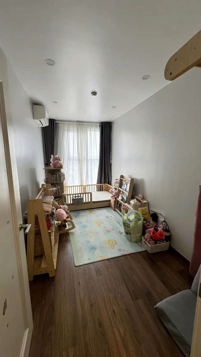 Phòng ngủ thứ hai cửa sổ lớn, căn hộ 2 phòng ngủ The Minato