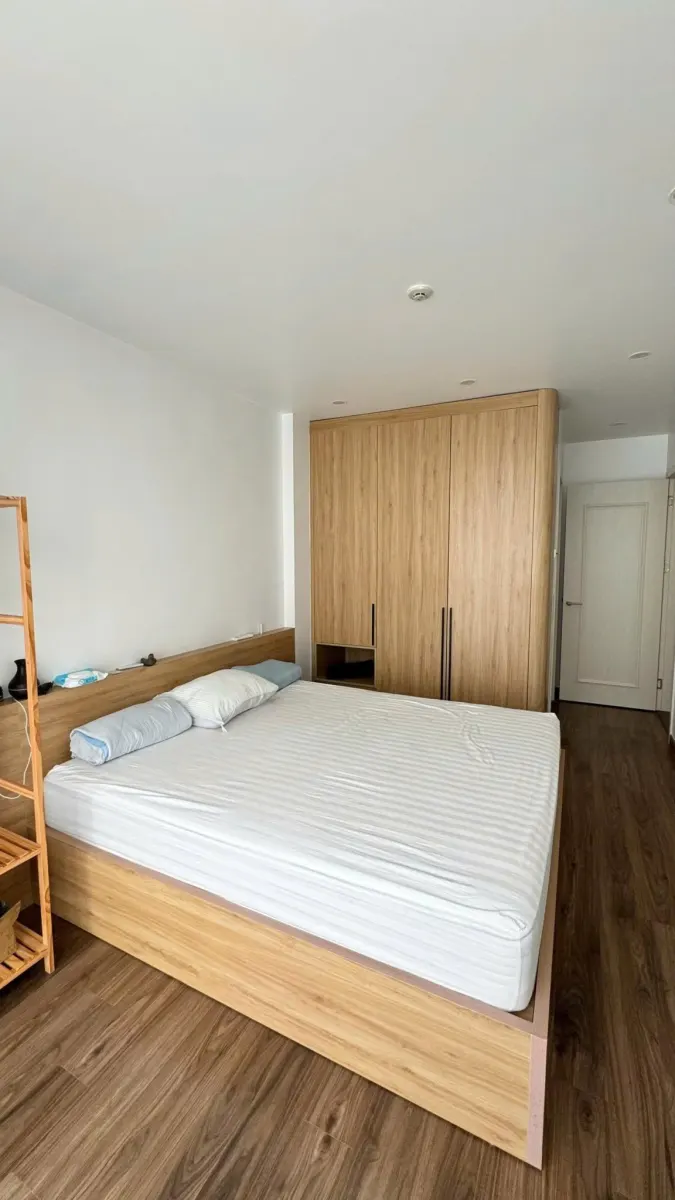 Phòng ngủ có tủ quần áo âm tường, căn hộ The Minato Residence