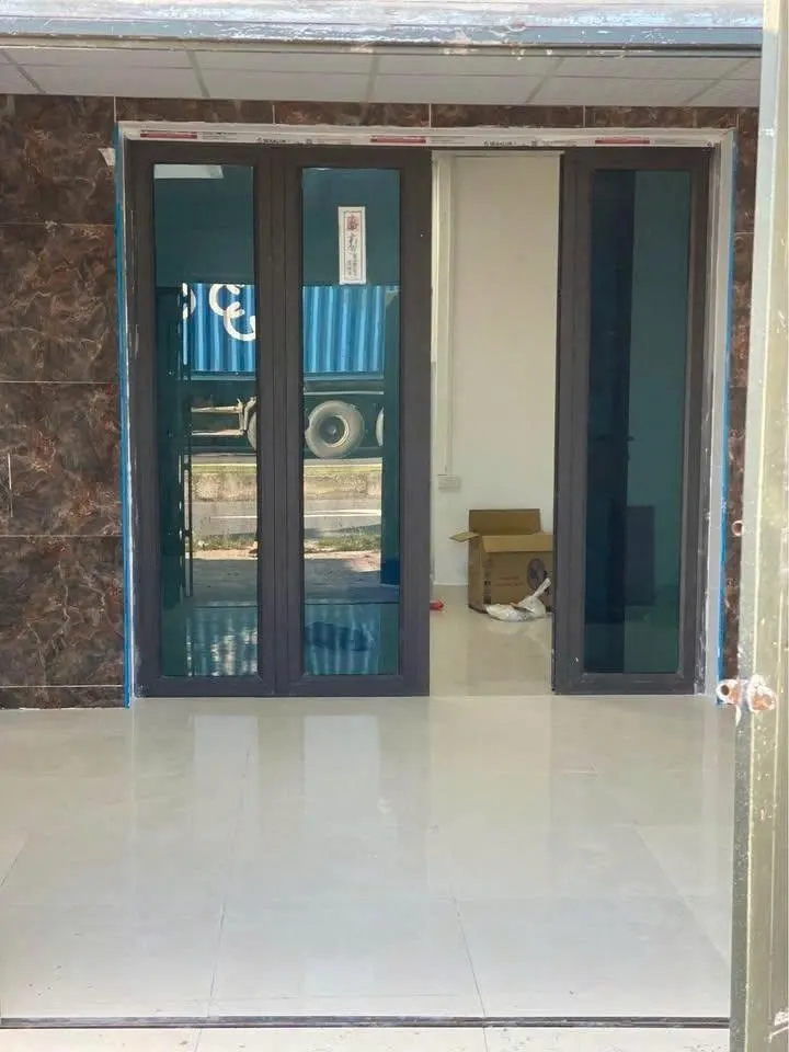 Không gian phía trước nhà mặt đường Bùi Viện 38 m²