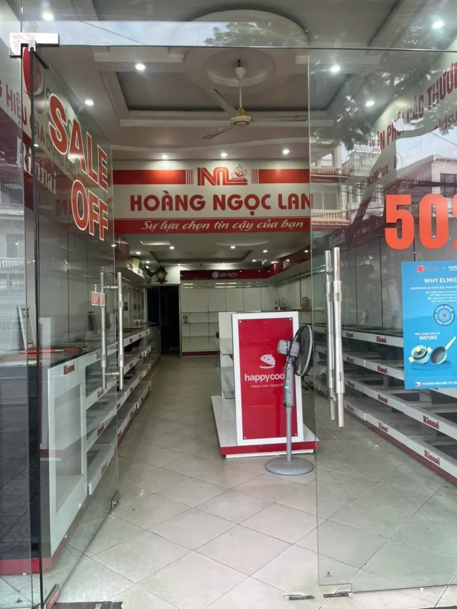 Cửa kính mặt tiền tầng 1, nhà cho thuê kinh doanh Nguyễn Văn Linh