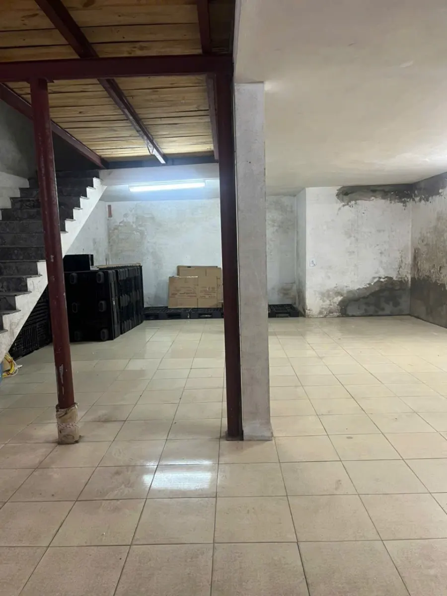 Không gian dưới gác lửng tầng 1, nhà mặt tiền Nguyễn Văn Linh